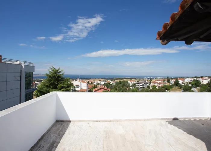 τraditional Fully Detached On A Luxurious Hillock Of With Its Own Garden Also For Family & Wedding Gatherings For 10 To 25 People Only 15 Minutes From Airport Soluň